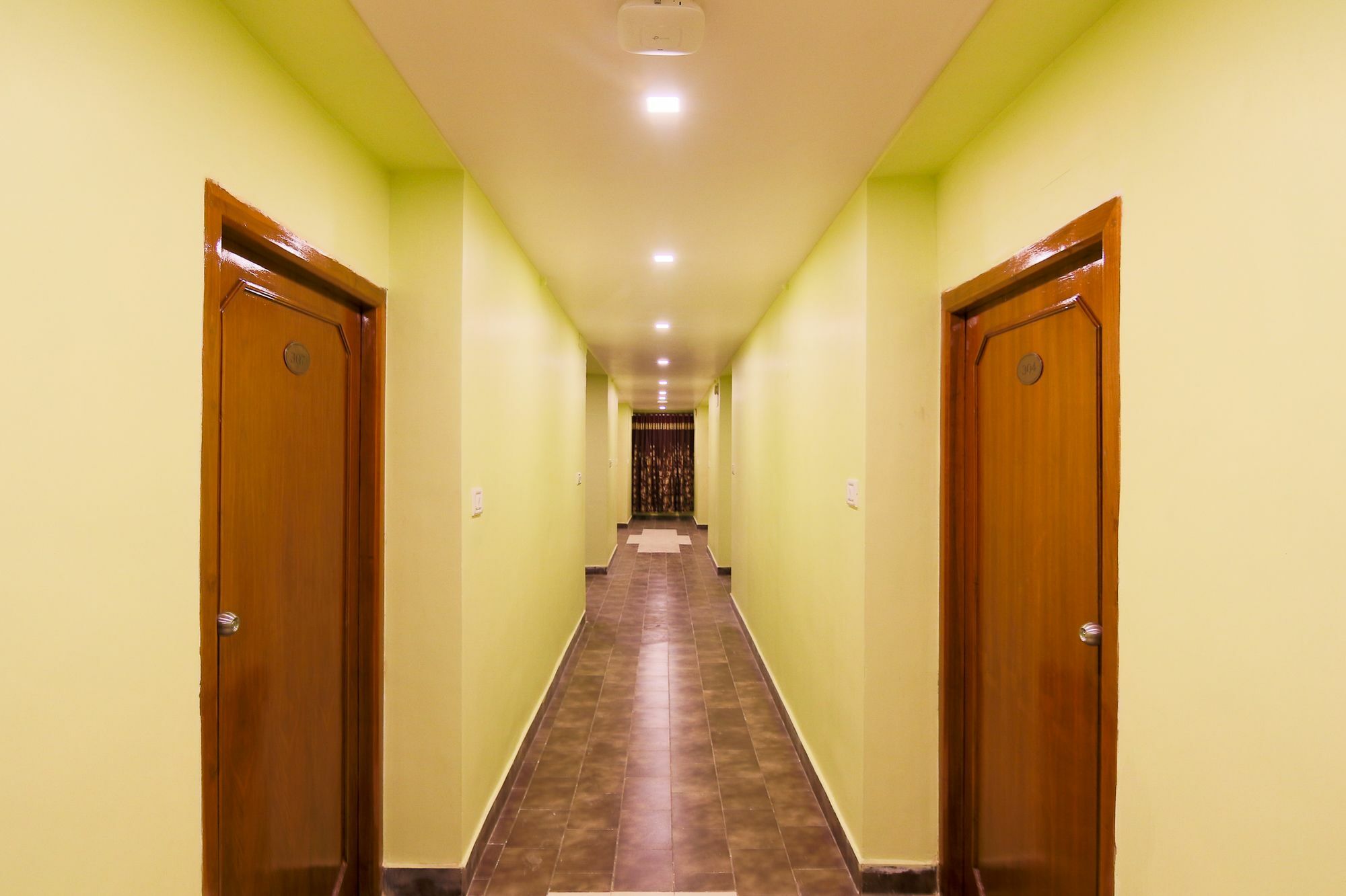 Oyo 10709 Hotel Sbt Вишакхапатнам Экстерьер фото